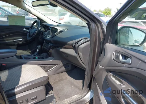 2017 Ford Escape Titanium z USA, uszkodzony, nr VIN 1FMCU9JDXHUB25627